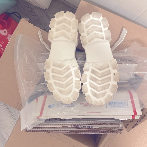 White Women’s Wild Fable Platforms - Picture 9 of 12